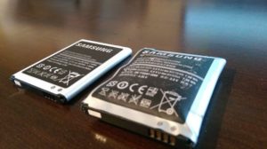 cara memperbaiki baterai smartphone kembung