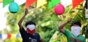 lomba 17 agustus - lomba-pecahkan-balon